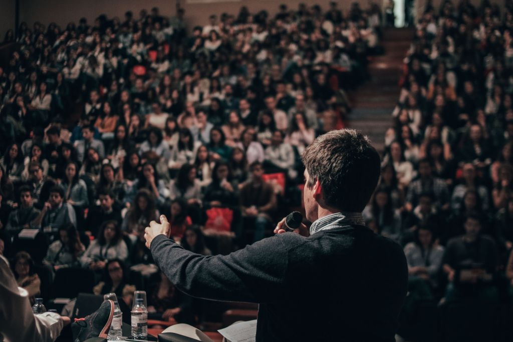 Cómo persuadir con un discurso en solo 30 segundos